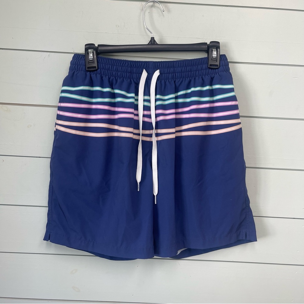 Chubbies 7"‎ inseam swim shorts blue with stripes men's size large